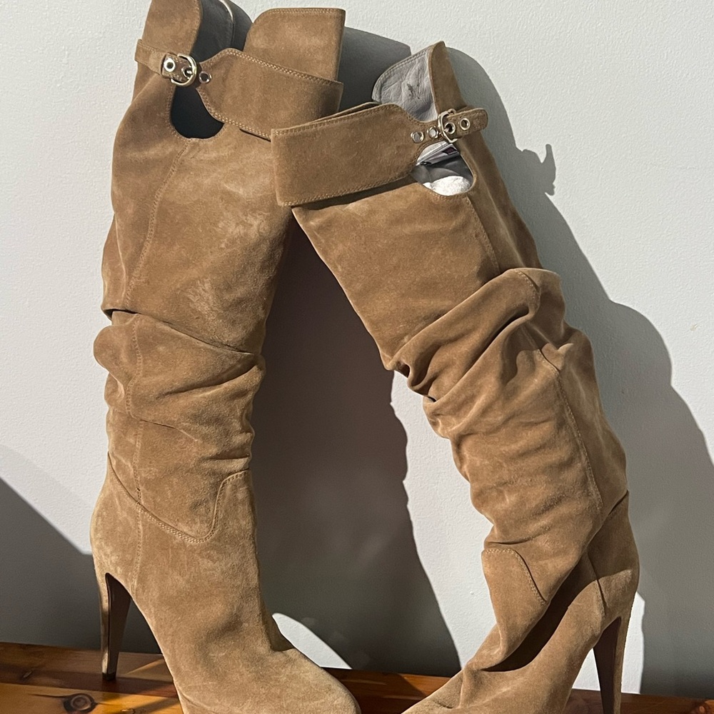 Sergio Rossi Tan Suede Slouch Knee Boots with Buckle - Picture 13 of 15